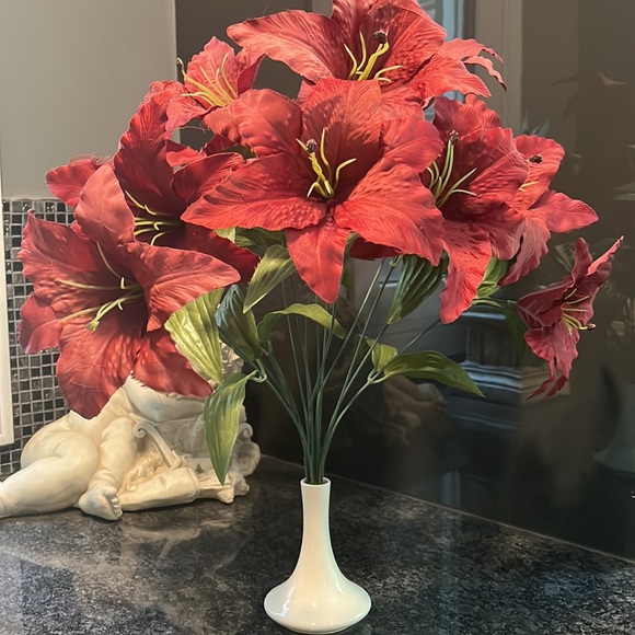 Faux lily flowers(10 branches) for floral arrangement. - Picture 3 of 3